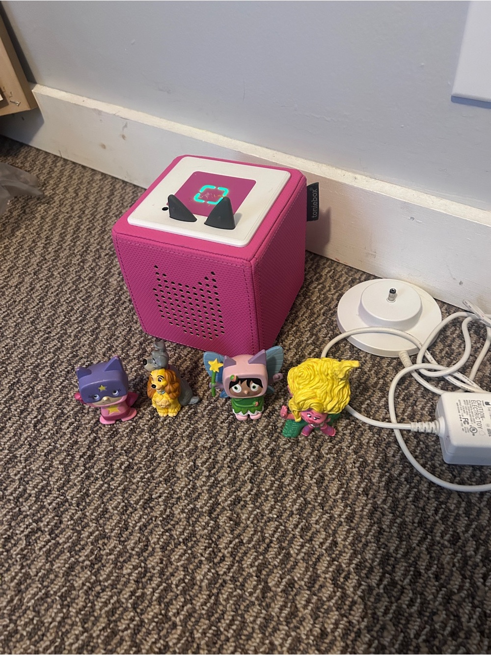 Tonies box 1 with 4 characters